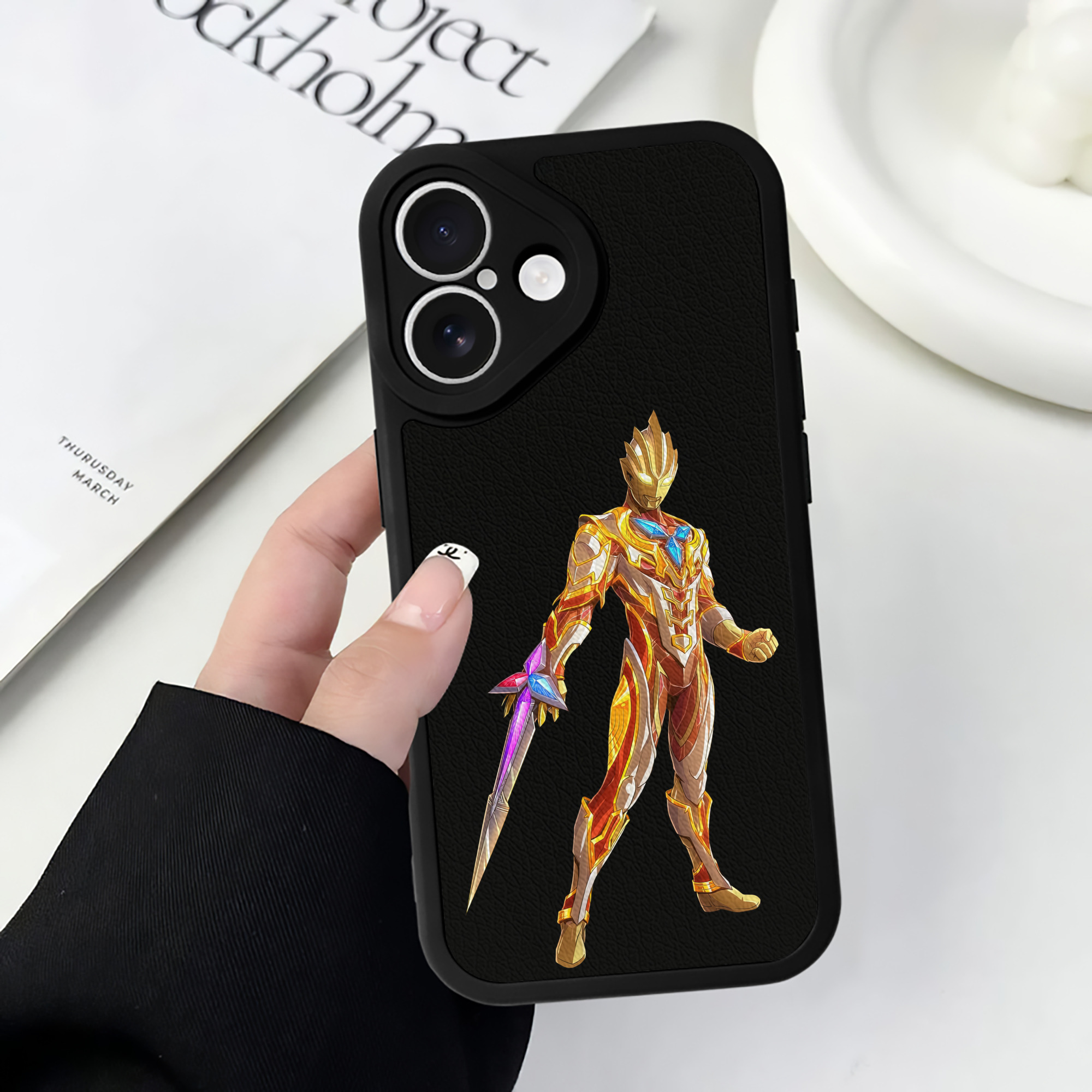 （画像用） ウルトラマン Ultraman 【iPhone 16シリーズ対応】シリコンスマホケース（レザー調） 材質：シリコン